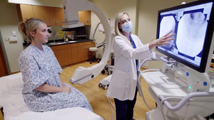 Dr. Amy Yeatman explains scan to patient